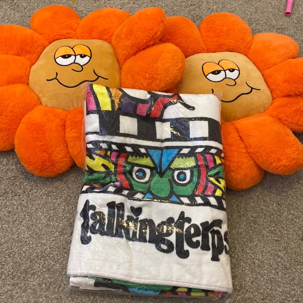 Talking Terps Sunflower pillows + towel